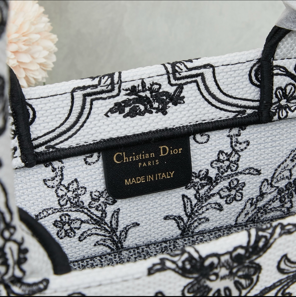If You Adore Yourself, You Should Dior Yourself 🤍 Christian Dior Dupe Black n White Must-Have