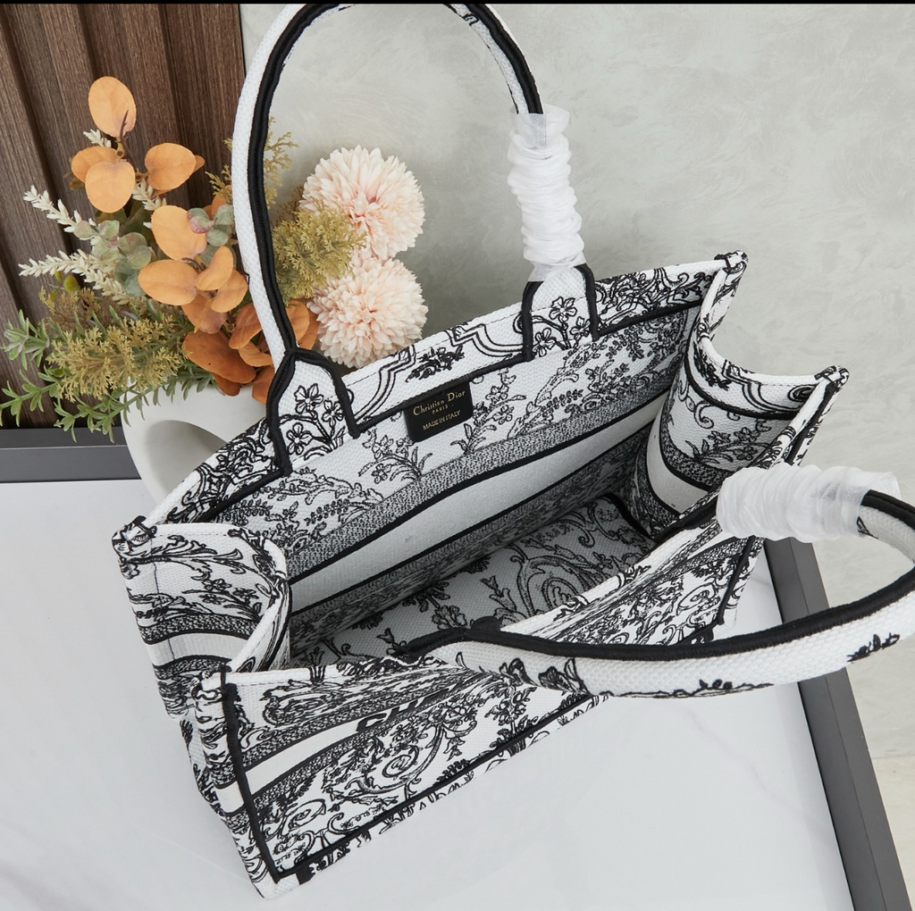 If You Adore Yourself, You Should Dior Yourself 🤍 Christian Dior Dupe Black n White Must-Have