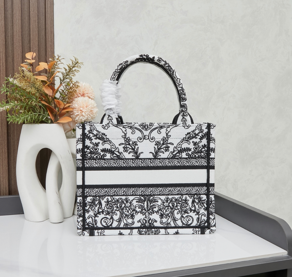 If You Adore Yourself, You Should Dior Yourself 🤍 Christian Dior Dupe Black n White Must-Have