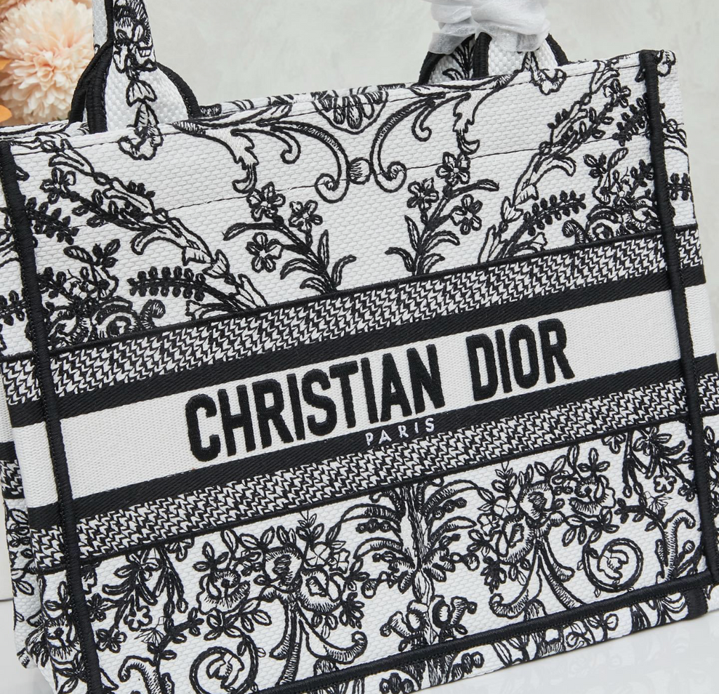 If You Adore Yourself, You Should Dior Yourself 🤍 Christian Dior Dupe Black n White Must-Have