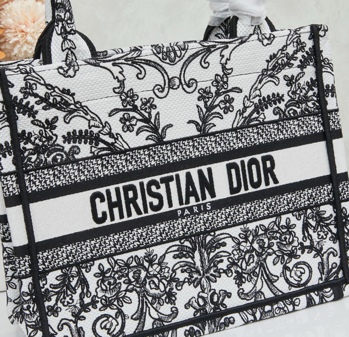 If You Adore Yourself, You Should Dior Yourself 🤍 Christian Dior Dupe Black n White Must-Have