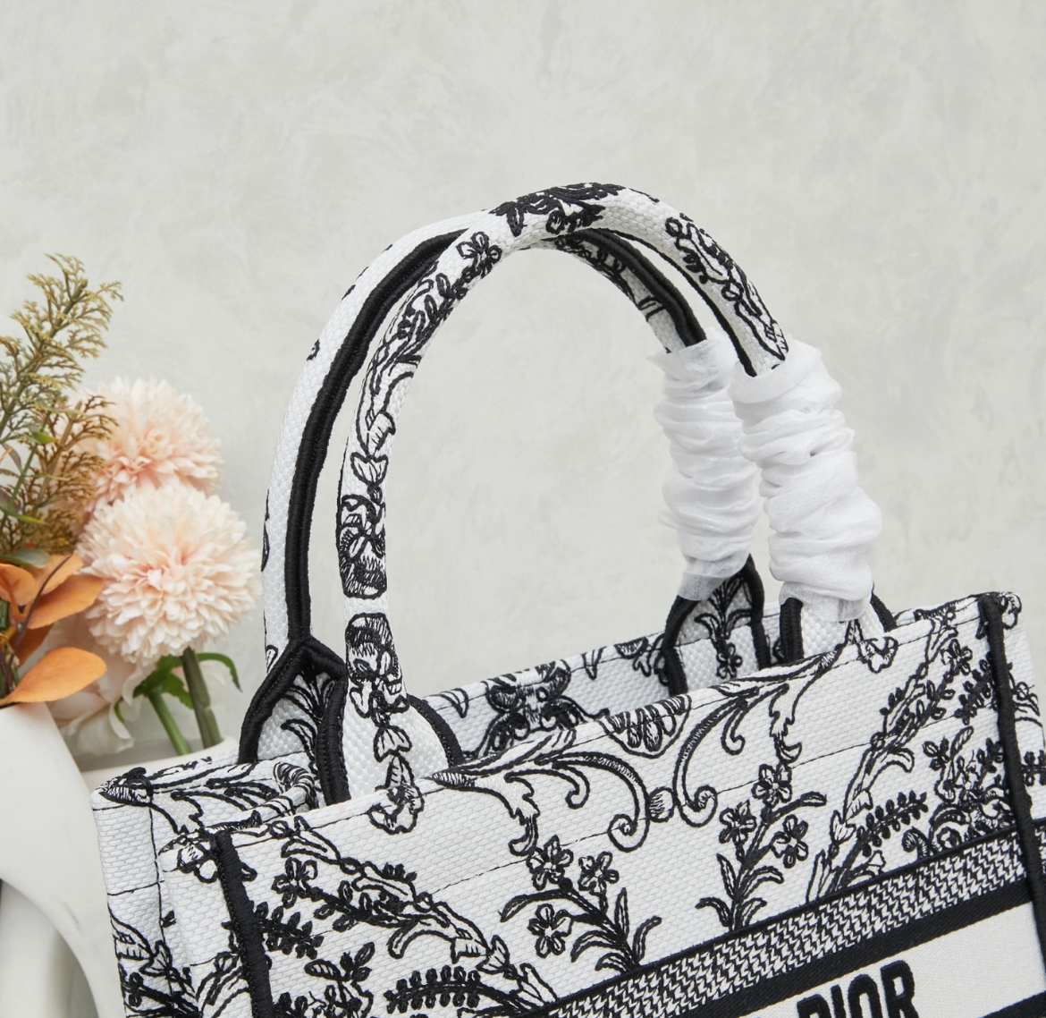 If You Adore Yourself, You Should Dior Yourself 🤍 Christian Dior Dupe Black n White Must-Have